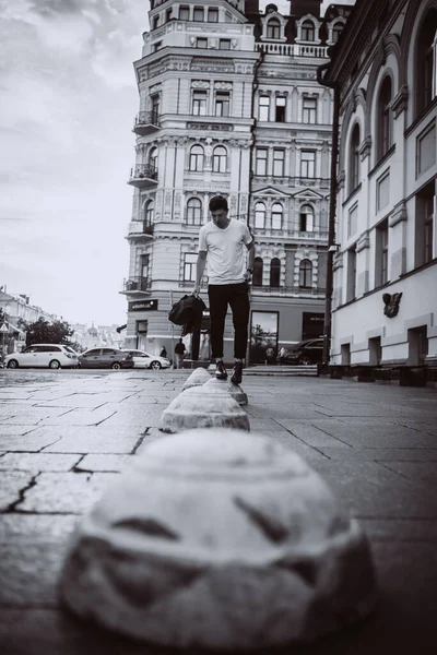 Guy stand on the city street, look camera and around — Stock Photo, Image