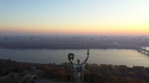 Monumento da Pátria em Kiev, capital da Ucrânia. — Fotografia de Stock