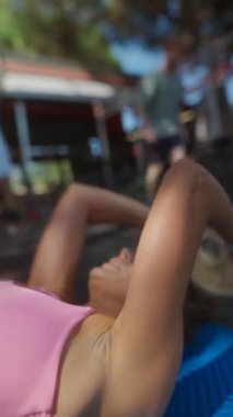 Açık hava egzersizlerinin büyüleyici ve ilham verici anları güzel bir şekilde azim ve gerçek gücü gösteriyor.