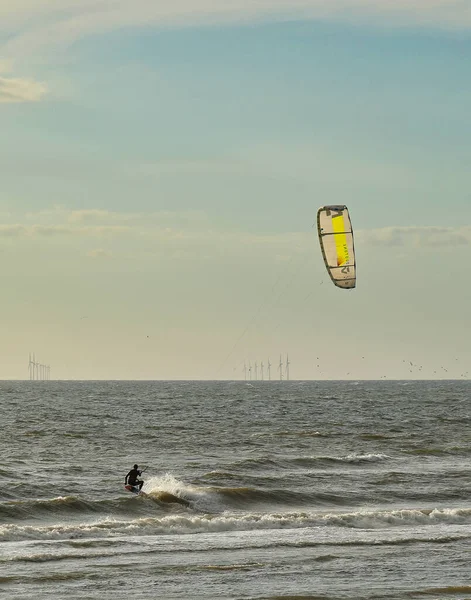Kite Surfista Fazendo Movimentos Freestile — Fotografia de Stock