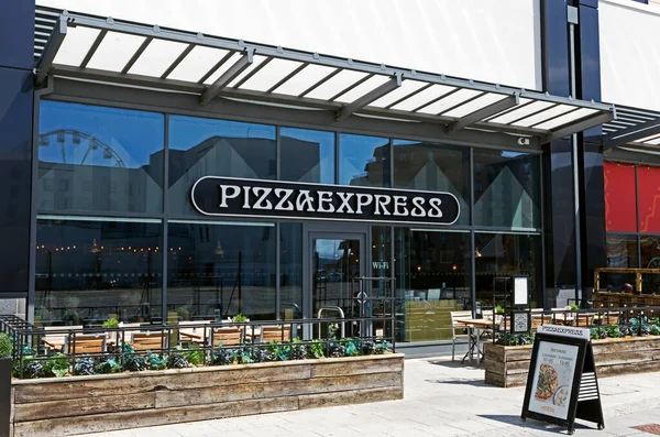 Weston-super-Mare, İngiltere 'deki Dolphin Meydanı' ndaki Pizza Express restoranı.