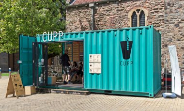 Bristol, İngiltere 'de bir nakliye konteynerinde bir kafe.