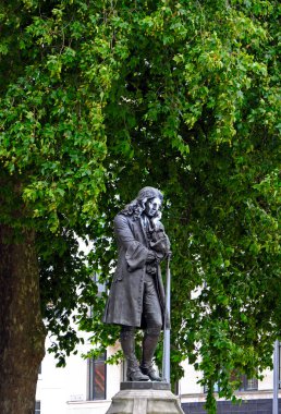 15 Temmuz 2017 'de Bristol, İngiltere' de köle tüccarı Edward Colston 'ın tartışmalı bir heykeli. Şehir merkezindeki varlığını protesto etmek için yüzü beyaz boyayla işaretlenmiş.. 