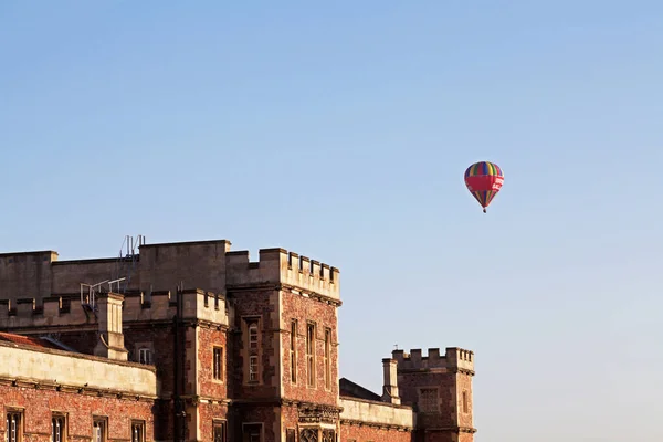 Ένα Αερόστατο Επιπλέει Πάνω Από Μπρίστολ Του Ηνωμένου Βασιλείου Queen Royalty Free Φωτογραφίες Αρχείου
