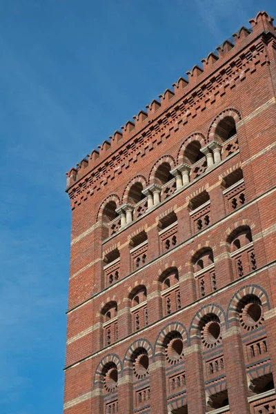 Bristol, İngiltere 'de 1869 yılında Bristol Bizans tarzında inşa edilmiş ve şimdi apartmanlara dönüştürülmüştür. Uzun yıllar boyunca şehrin önde gelen canlı müzik merkezlerinden birine ev sahipliği yaptı..