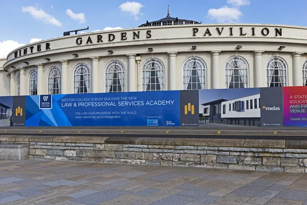 Weston-super-Mare, İngiltere 'deki Kış Bahçeleri Pavyonu Weston Koleji için yeni bir kampüse dönüşme süreci sırasında