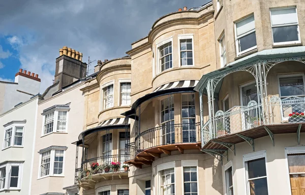 Clifton, Bristol, İngiltere 'de Sion Hill' de bir teras dolusu Gürcü evi.