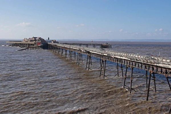 Birnbeck İskelesi Weston-super-Mare, İngiltere, Eugenius Birch tarafından tasarlandı ve 1867 'de açıldı.