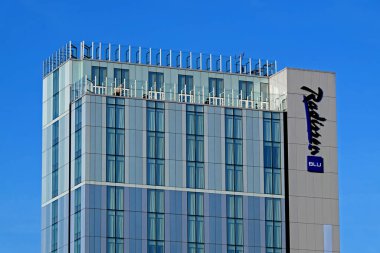 Bristol, İngiltere 'deki Radisson Blu Oteli. Bina daha önce Bristol ve West Building Society 'nin genel merkeziydi..