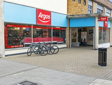 Argos, Weston-super-Mare, İngiltere 'den alışveriş yapıyor.