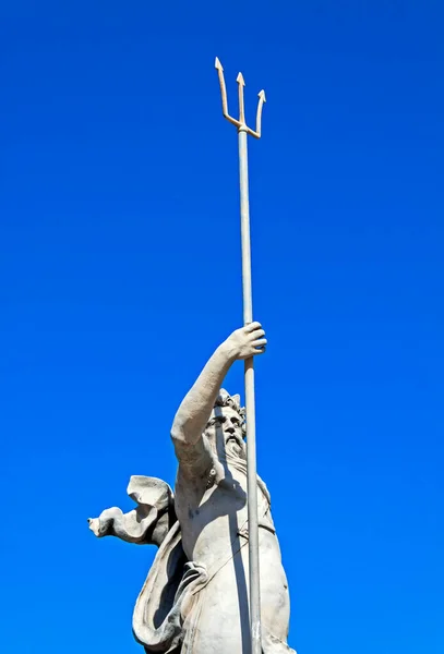 约翰兰德尔在英国布里斯托尔的海王星雕像 — 图库照片