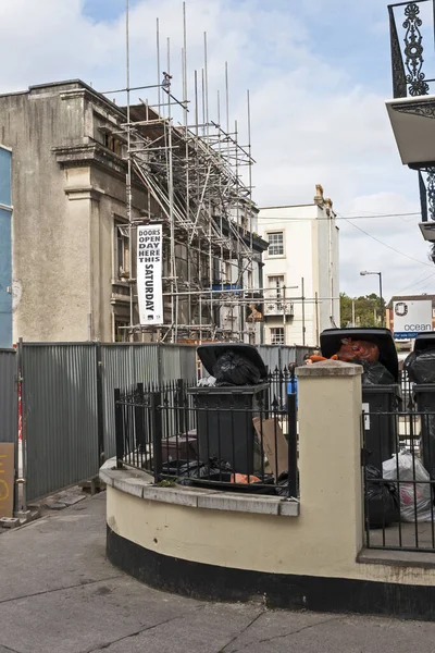 Bristol, İngiltere 'deki Bristol Lido' da 8 Eylül 2007 'de yenileme çalışmaları devam ediyor