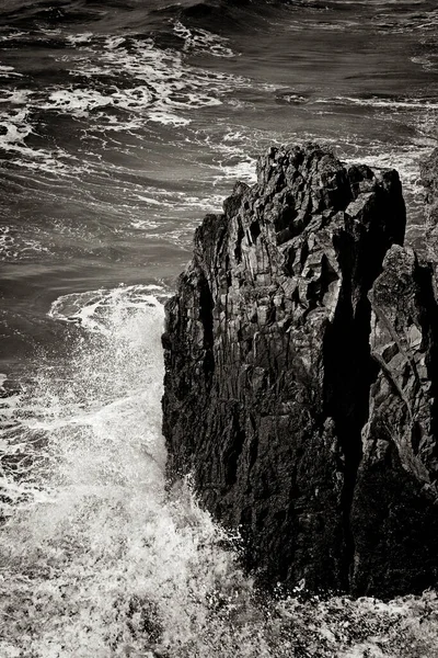Una Dramática Fotografía Sepia Olas Rompiendo Rocas Weston Super Mare — Foto de Stock