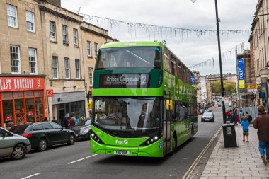 Bristol, İngiltere 'deki Park Caddesi' nden bir otobüs şehrin kuzeyindeki Cribbs Causeway alışveriş merkezine gidiyor.