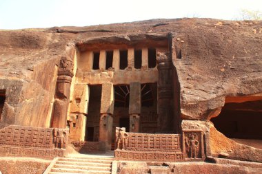 Borivali Ulusal Parkı, Mumbai, Hindistan 'daki devasa yapılar.