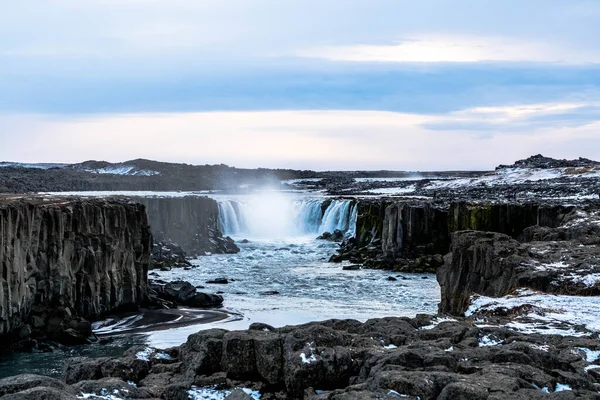 Wodospad Selfoss Północno Wschodniej Islandii Biegnie Przez Wąwóz Skalny — Zdjęcie stockowe