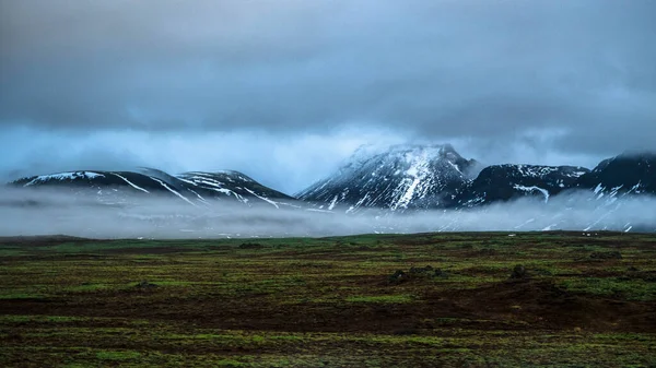 アイスランドの風景の中の低雲 — ストック写真
