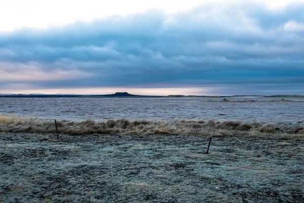 Μια Πεδιάδα Στη Δυτική Ισλανδία Φαίνεται Παγωμένη Πρώτο Φως Της — Φωτογραφία Αρχείου