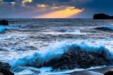 Hirkjufjara kıyıları Vik, İzlanda