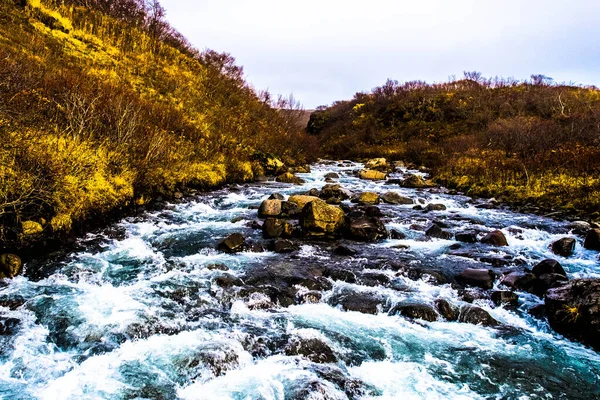 Река Которая Течёт Вниз Свартифосса Впечатляющий Водопад Национальном Парке Скафтафель — стоковое фото