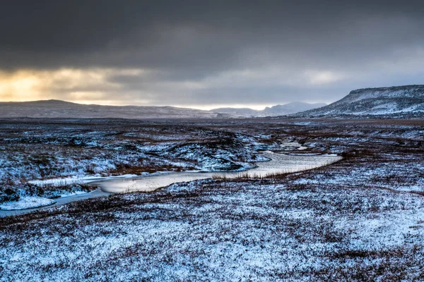 Ένα Χιονισμένο Τοπίο Στα Highlands Της Ισλανδίας Τον Οκτώβριο — Φωτογραφία Αρχείου