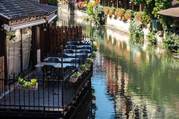 Fransa 'nın Alsace kentindeki Colmar caddelerinde şehir merkezinde seyir edilebilen bir kanal bulunmaktadır.