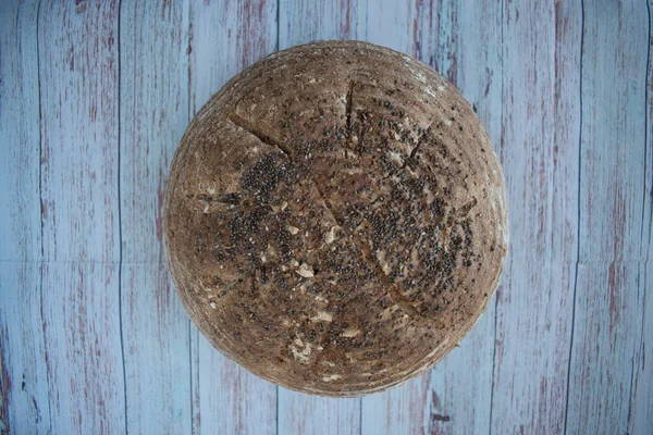 Vollkornbrot Mit Chiasamen Auf Holzsockel — Stockfoto