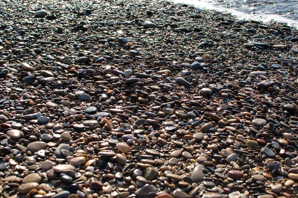 ビーチでカラフルで明るい小石のクローズアップ テクスチャ — ストック写真