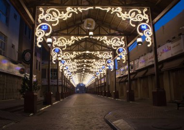 Souk Mubarakiya, Şubat ayının Kuveyt bağımsızlık gününü kutlamak için ışıkla süslendi..