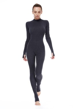 Güzel genç seksi sarışın kadın mükemmel atlet ince rakam egzersiz jimnastik germe, eğitmen, fitness sağlık giyim spor salonunda rahat rahat kıyafetler giymiş rahatlatır ve meditasyon.