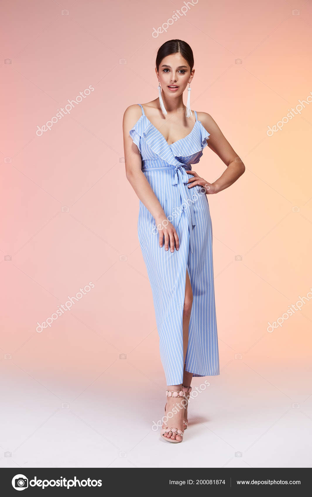 Sexy Elegant Woman Natural Beauty Fashion Style Clothes Casual Formal Stock  Photo by ©Iniraswork 200081874
