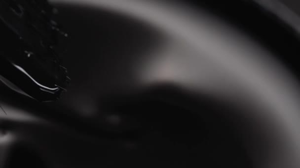 Черный Крем Жидкой Кремовой Текстуры Кисть Рисования Подводки Глаз Краска — стоковое видео