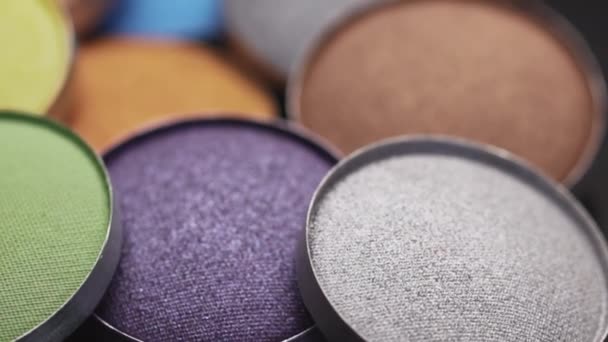 Mehrfarbig Kunterbunte Kompakte Lidschatten Palette Rund Bronzeglänzendes Dekoratives Make Kosmetik — Stockvideo