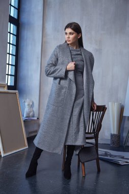 Güzel esmer kadın giyim rahat moda stil giyim prett
