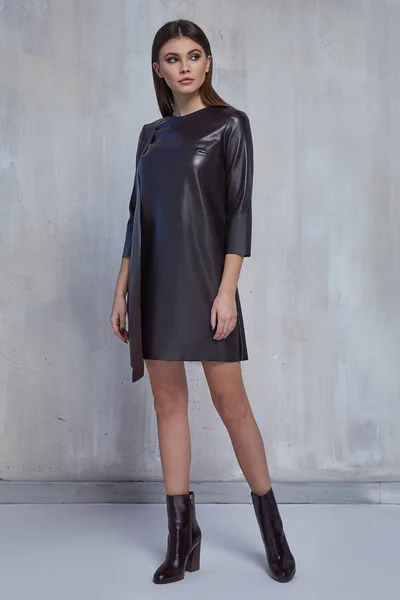 Sexy jolie mode femme porter noir mousse robe casual tendance c — Photo