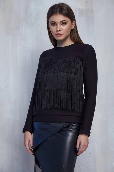 Sexy bonita moda mulher desgaste total preto casual tendência roupas — Fotografia de Stock