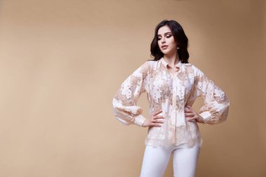 Seksi güzel kadın moda glamour model esmer saç makyaj 