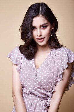 Güzel seksi kadın mükemmel yüz kozmetik cilt bakımı Portresi