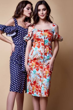 İki güzel güzel seksi zerafet kadın cilt tan vücut moda m