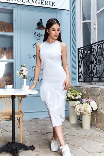 Vacker sexig kvinna slitage mode sommar kollektion kläder casu — Stockfoto