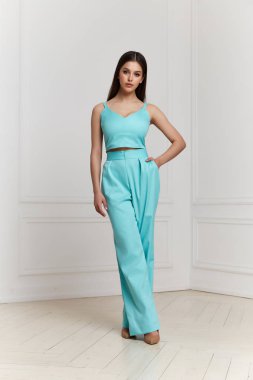 Güzel seksi kadın makyaj moda yaz koleksiyonu bez giymek