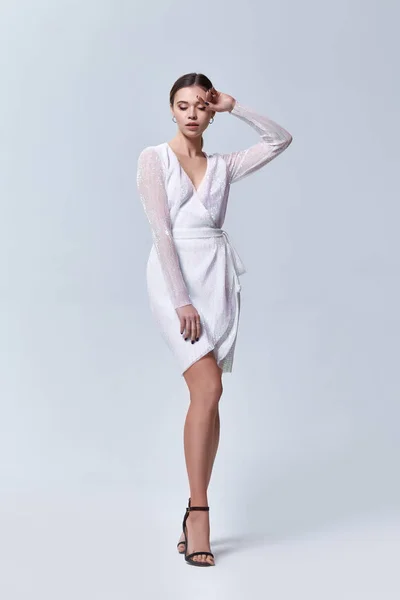 아름 다운 섹시 한 패션 세련 된 금발의 여자 비즈니스 레이디 자연 — 스톡 사진