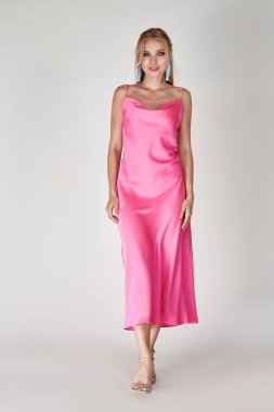 Pretty woman güzel yüz parlak makyaj uzun sarı saç fashio