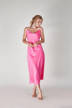Pretty woman güzel yüz parlak makyaj uzun sarı saç fashio
