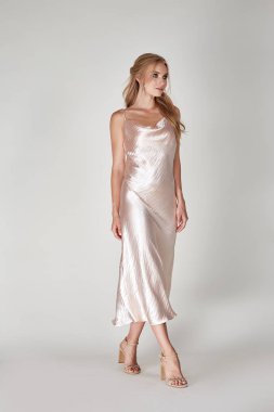 Pretty woman güzel yüz parlak makyaj uzun sarı saç fashio