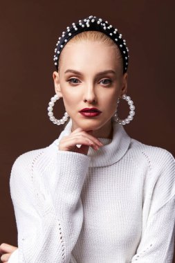 Portre güzel moda model sarı saç bandı aksesuar ha