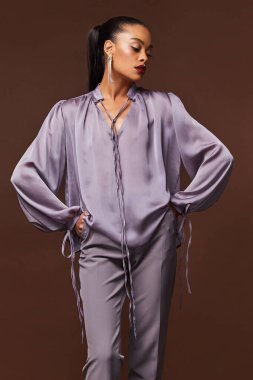 Seksi güzel kadın moda glamour model esmer saç makyaj 