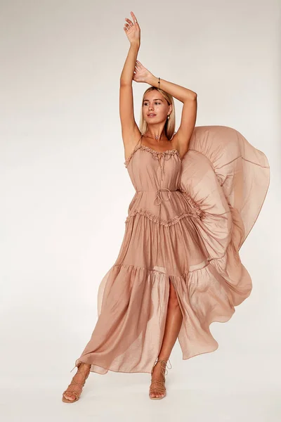 Mooie Mooie Sexy Elegantie Vrouw Huid Bruin Lichaam Mode Model — Stockfoto