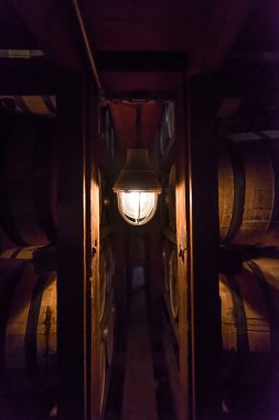 Bourbon ambar yaşlanma Bodrum katında tek lamba