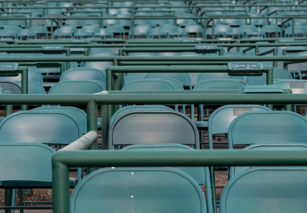 Lege Groen Stadion Stoelen Paard Circuit Gerangschikt Kleine Setions — Stockfoto